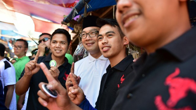 Ridwan Kamil blusukan di Pasar Cisarua (Foto: Dok. Tim Pemenangan Rindu)