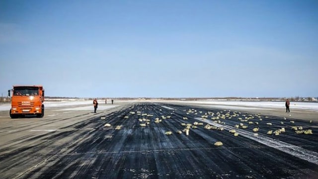 Russian Runway Paved with Gold (Foto: YakutiaMedia/AFP)