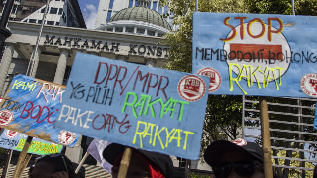 Aksi Tolak UU MD3 (Foto: Antara/Galih Pradipta)