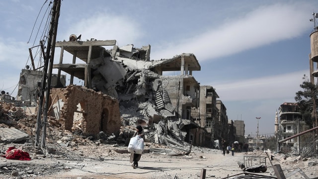 Warga Ghouta mengungsi (Foto: AFP/Louai Beshara)
