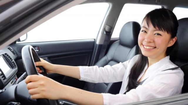 Tips Aman Berkendara Mobil Sendiri Untuk Wanita
