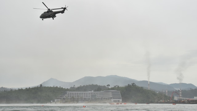 Personil TNI AU Bertahan Hidup di Daratan dan Lautan Morowali (17)