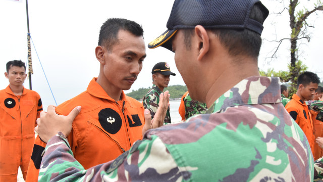 Personil TNI AU Bertahan Hidup di Daratan dan Lautan Morowali (24)