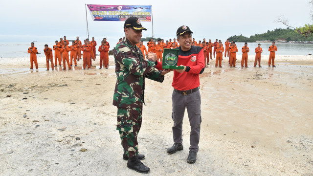 Personil TNI AU Bertahan Hidup di Daratan dan Lautan Morowali (27)