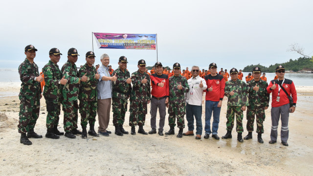 Personil TNI AU Bertahan Hidup di Daratan dan Lautan Morowali (28)