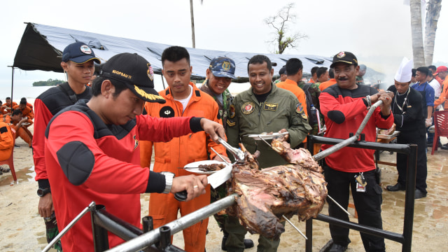 Personil TNI AU Bertahan Hidup di Daratan dan Lautan Morowali (33)