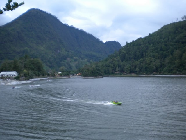 Telaga Sarangan (Foto: Wikipedia)