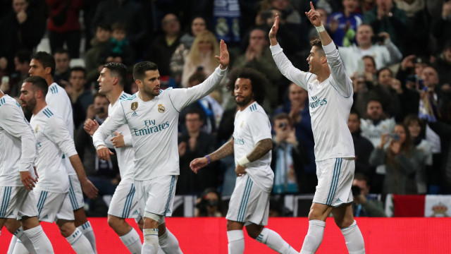Para pemain Madrid merayakan gol Ronaldo. (Foto: Pablo Machin)