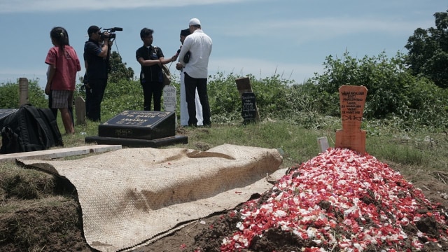 Makam istri kedua Opick. (Foto: Garin Gustavian Irawan/kumparan)