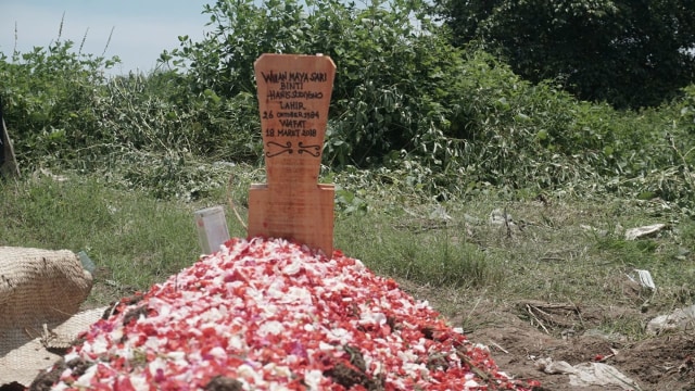 Makam istri kedua Opick. (Foto: Garin Gustavian Irawan/kumparan)