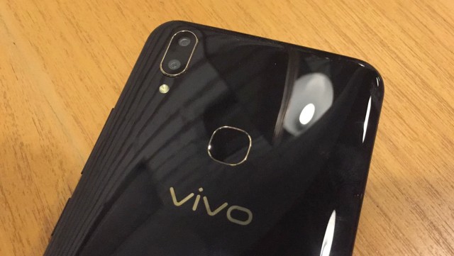 Bocoran kamera ganda di ponsel Vivo V9. (Foto: Bianda Ludwianto/kumparan)