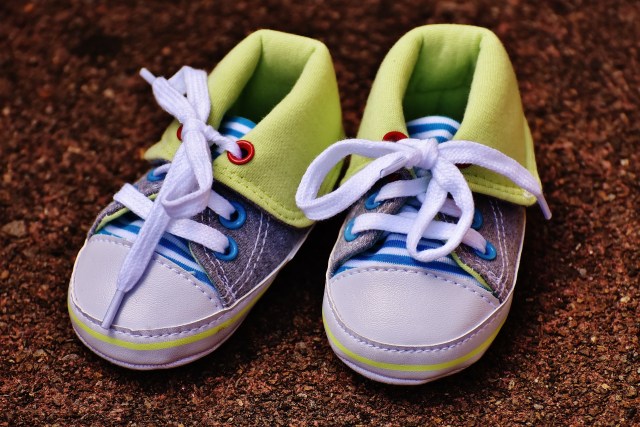 Sepasang Sepatu Balita (Foto: Pixabay)
