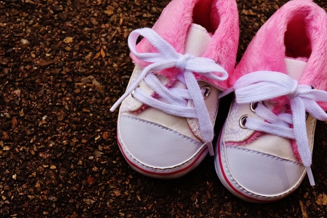 Sepatu Anak Perempuan (Foto: Pixabay)