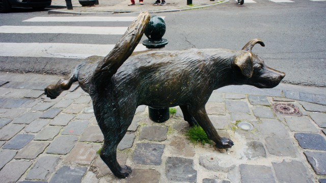 Patung Makhluk Pipis di Brussels. (Foto: Daniel Chrisendo/kumparan)
