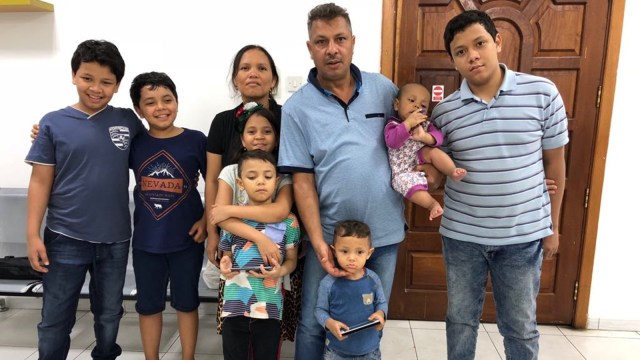 WNI dengan 7 anak akhirnya pulang ke Indonesia. (Foto: dok. KBRI Abu Dhabi)