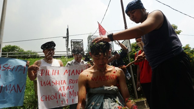 Aksi Komunitas Cinta Bangsa untuk Waskita Karya (Foto: Iqbal Firdaus/kumparan)