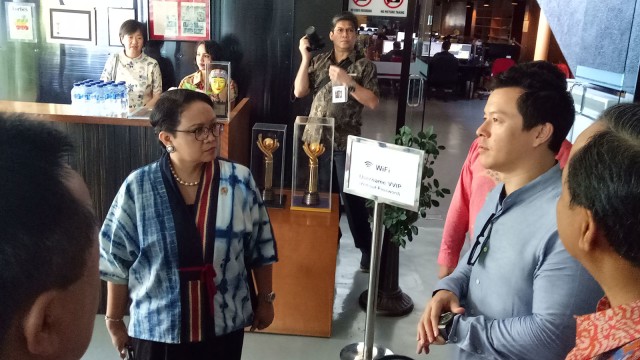 Menlu Retno kunjungi studio Infinite Batam (Foto: Ochi Amanaturrosyidah/kumparan)