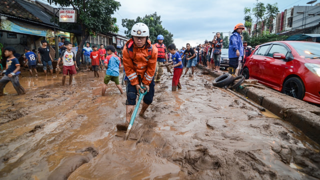 Banjir di Bandung. Foto: Antara/Raisan Al Farisi