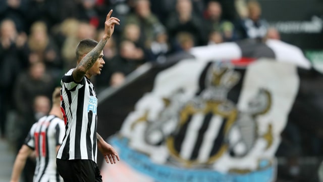 Pemain Newcastle, Kenedy, di laga vs Southampton. Foto: Reuters/Scott Heppell