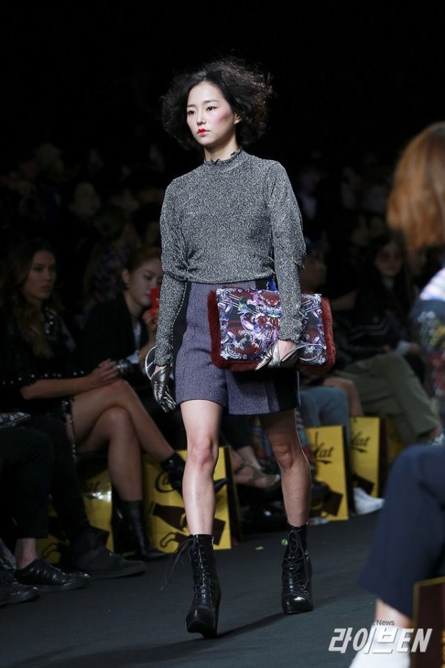Wow, Yeeun "CLC" Jadi Model di Seoul Fashion Week!