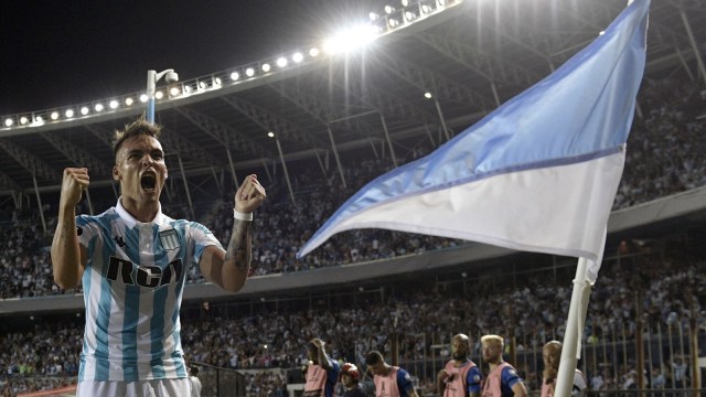 Lautaro Martinez merayakan gol untuk Racing Club. (Foto: AFP/Juan Mabromata)