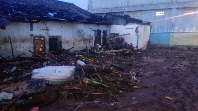 Banjir di Cicaheum dan Cikutra. (Foto: dok. Basarnas Bandung)