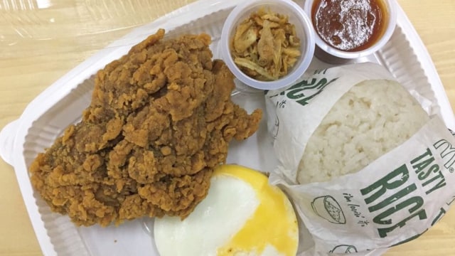 Paket Nasi Uduk McD Komplit Ayam Crispy. (Foto: Adisty Putri Utami/kumparan)