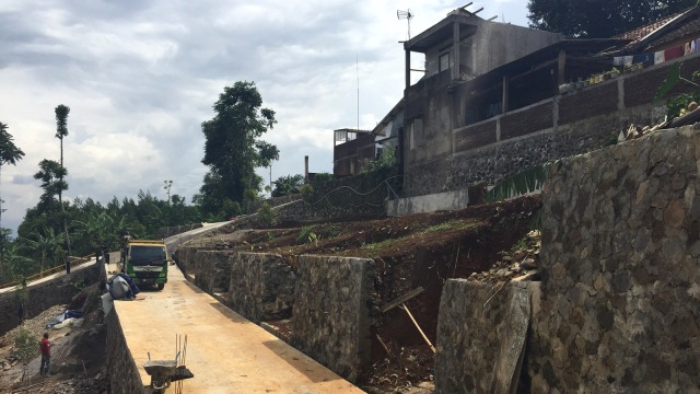 Kawasan hulu Sungai Cipamokolan, Bandung. (Foto: Iqbal Tawakal/kumparan)