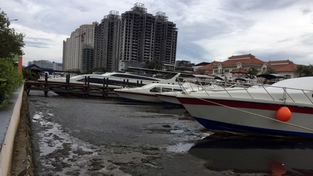 Air di Dermaga Marina surut. (Foto: Fachrul Irwinsyah/kumparan)