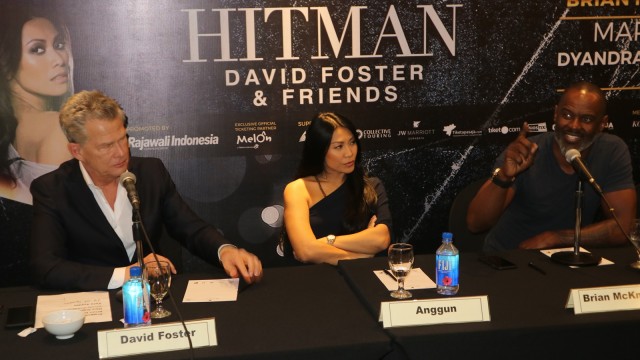 Konferensi pers konser David Foster di Surabaya (Foto: Tika/kumparan)