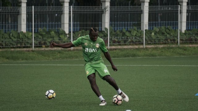 Pemain Bhayangkara, Herman Dzumafo Foto: Nugroho Sejati/kumparan