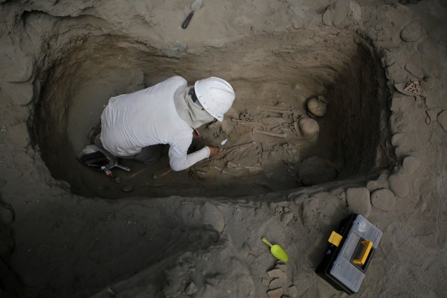 Penemuan makam anak-anak di Peru (Foto: REUTERS/Douglas Juarez)