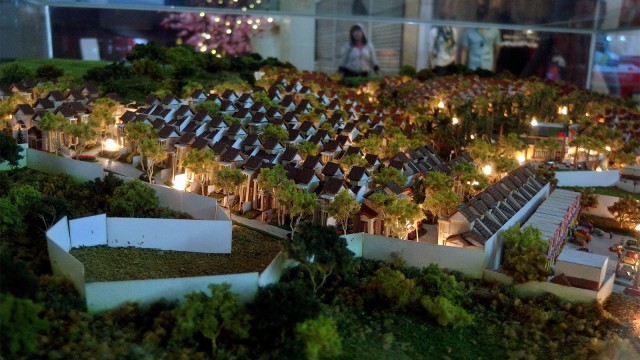 Pengunjung hadiri pameran properti (Foto: NTARA FOTO/R. Rekotomo)
