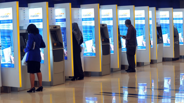 Ilustrasi ATM Bank Mandiri. (Foto: AFP/Adek Berry)