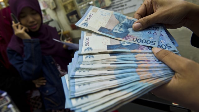 Ilustrasi mata uang Rupiah. (Foto: AFP/Romeo Gacad)