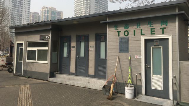 Toilet umum di China. (Foto: Feby Dwi Sutianto/kumparan)