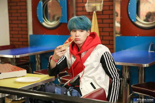 Suga 'BTS' (Foto: Facebook  @bangtan.official)