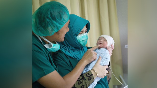 Zaskia dan Hanung dikaruniai anak keempat (Foto: Instagram @zaskiadyamecca)