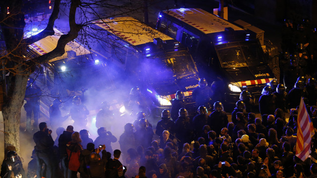 Kerusuhan di Barcelona (Foto: AFP/Pau Barrena)