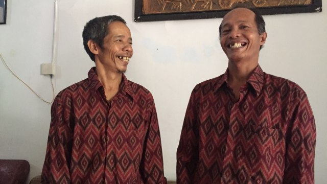 Pasangan kembar Pudjo Hutomo-Wibisono (Foto: Andreas Ricky Febrian/kumparan)