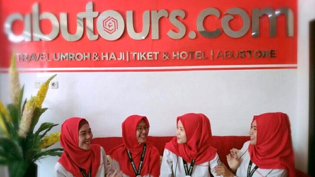 Suasana kantor Abu Tours. (Foto: Instagram/@official_abutourspalu)
