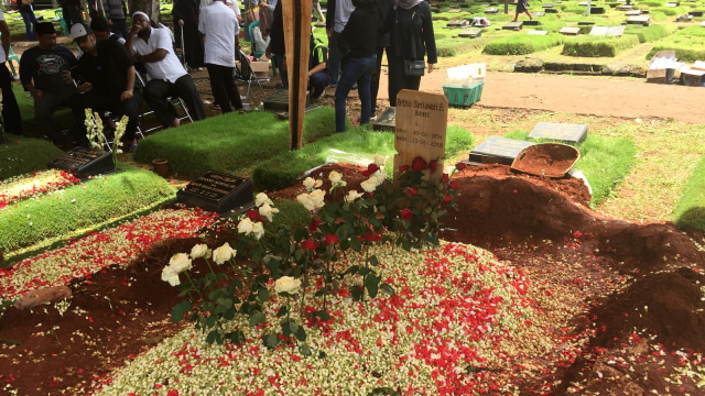 Pemakaman ibu Amara. (Foto: Alexander Vito/kumparan)