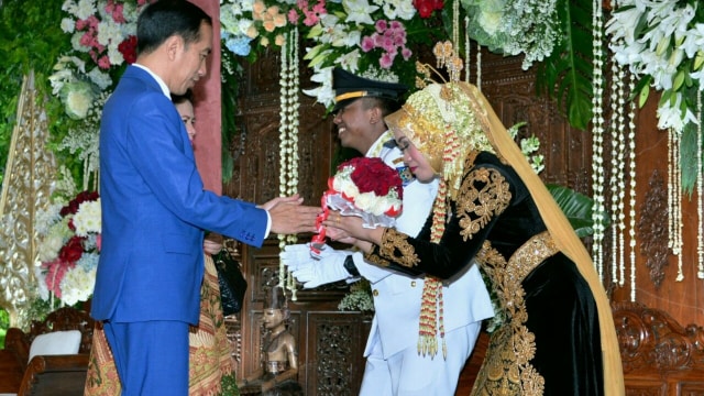 Jokowi hadiri pernikahan mantan ajudannya. (Foto: Dok.Biro Pers Setpres)