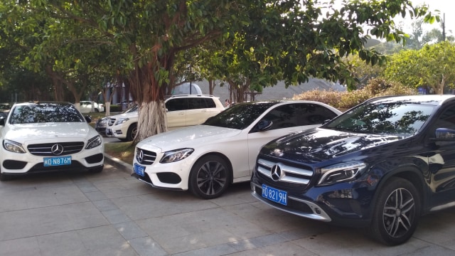Mercedez Benz berbagai varian di kota kecil Xiamen (Foto: Feby Dwi Sutianto/kumparan)