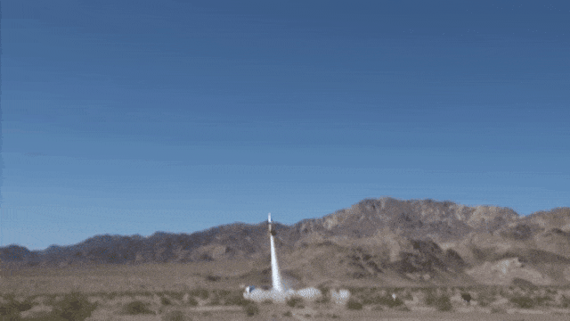 Peluncuran roket aktivis Bumi datar, Mike Hughes. (Foto: NOIZE TV via Youtube.)