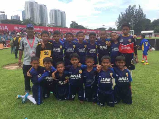 “Topeng pembinaan sepak bola untuk komoditas korporasi AIA”