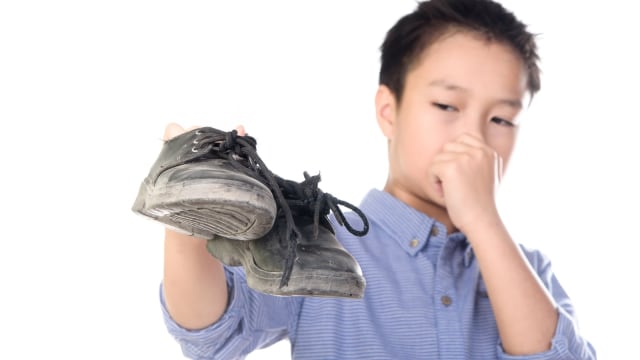 Ilustrasi bau sepatu pada anak. (Foto: Thinkstock)