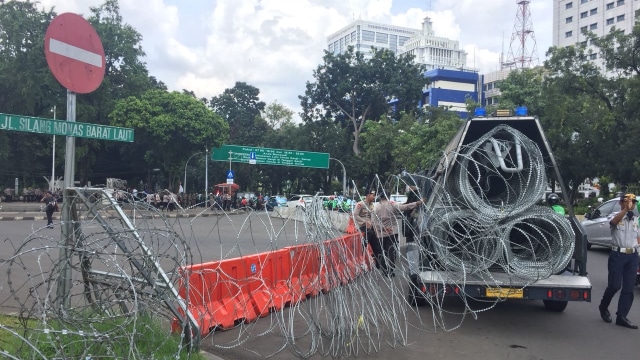 Pengamanan di Medan Merdeka Utara (Foto: Reki Febrian/kumparan)