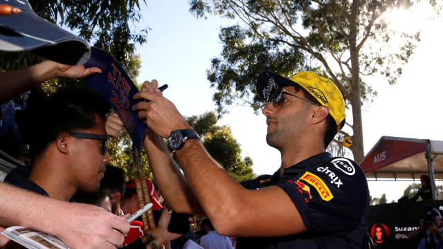 Ricciardo dengan para fan. (Foto: REUTERS/Brandon Malone)