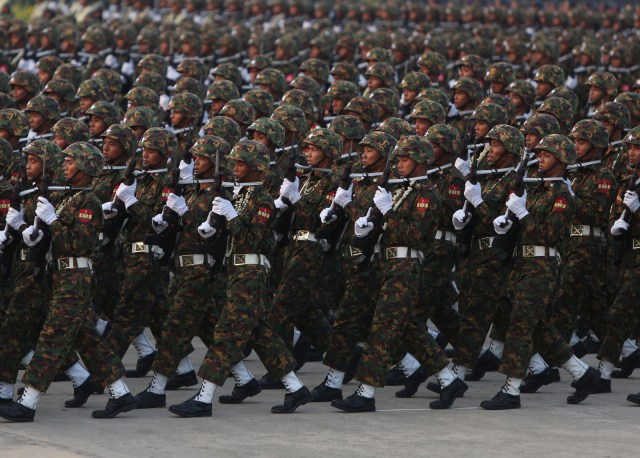 Parade Militer Myanmar Foto: REUTERS/Stringer